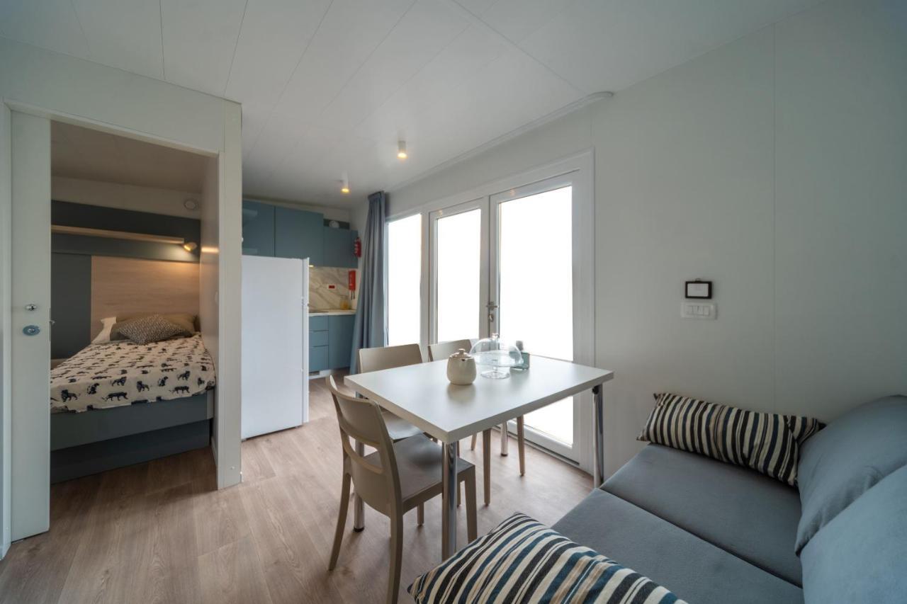 Eurocamp Mobile Homes At Fkk Naturist Campsite Ulika بوريتش المظهر الخارجي الصورة